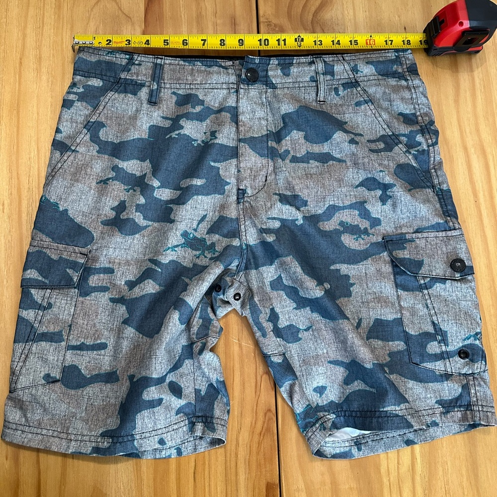 Oakley Camo Cargo Shorts - SZ34